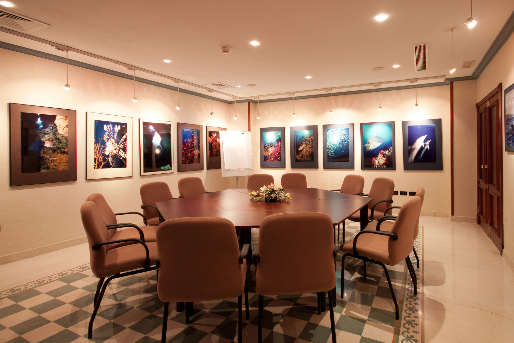 Reveron Plaza Hotel