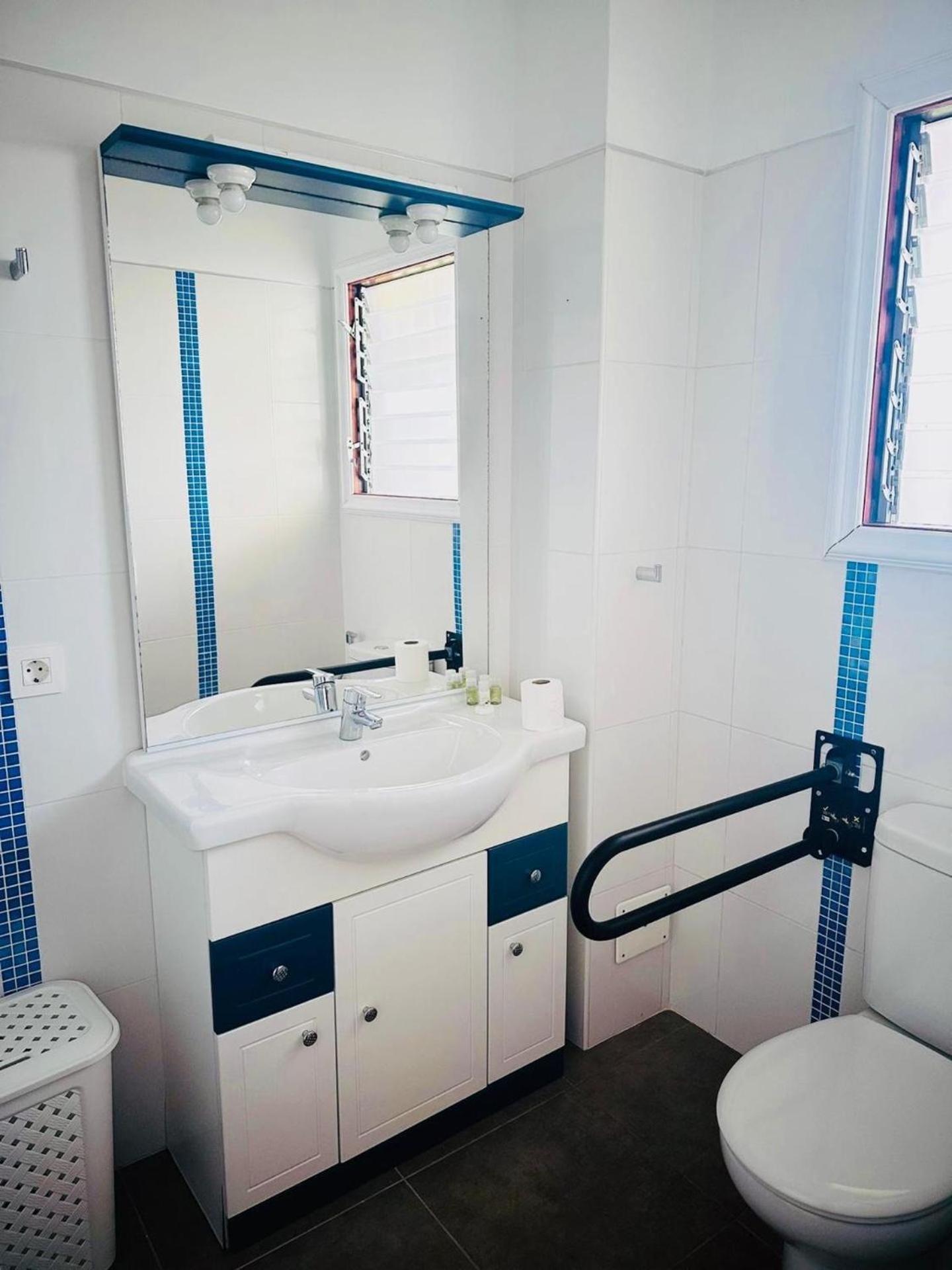 Apartment Cozy 2-bed & Sofa-bed In Cristianos *