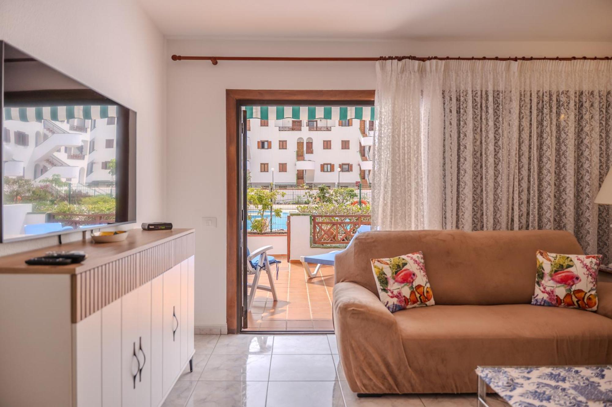 Victoria Court 2 Pool Apartment Los Cristianos (Tenerife)