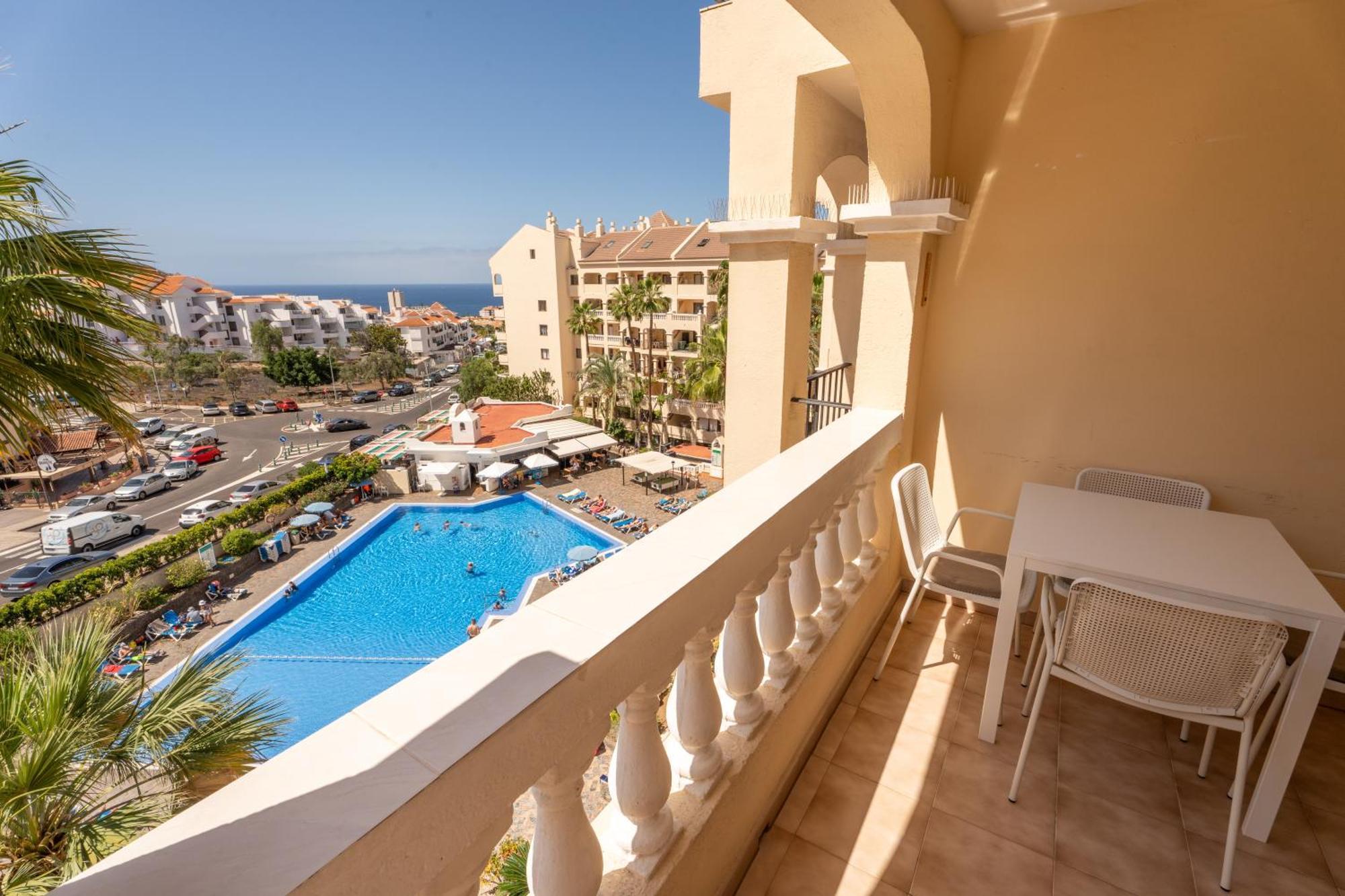 Castle Harbour With Heated Pool Apartment