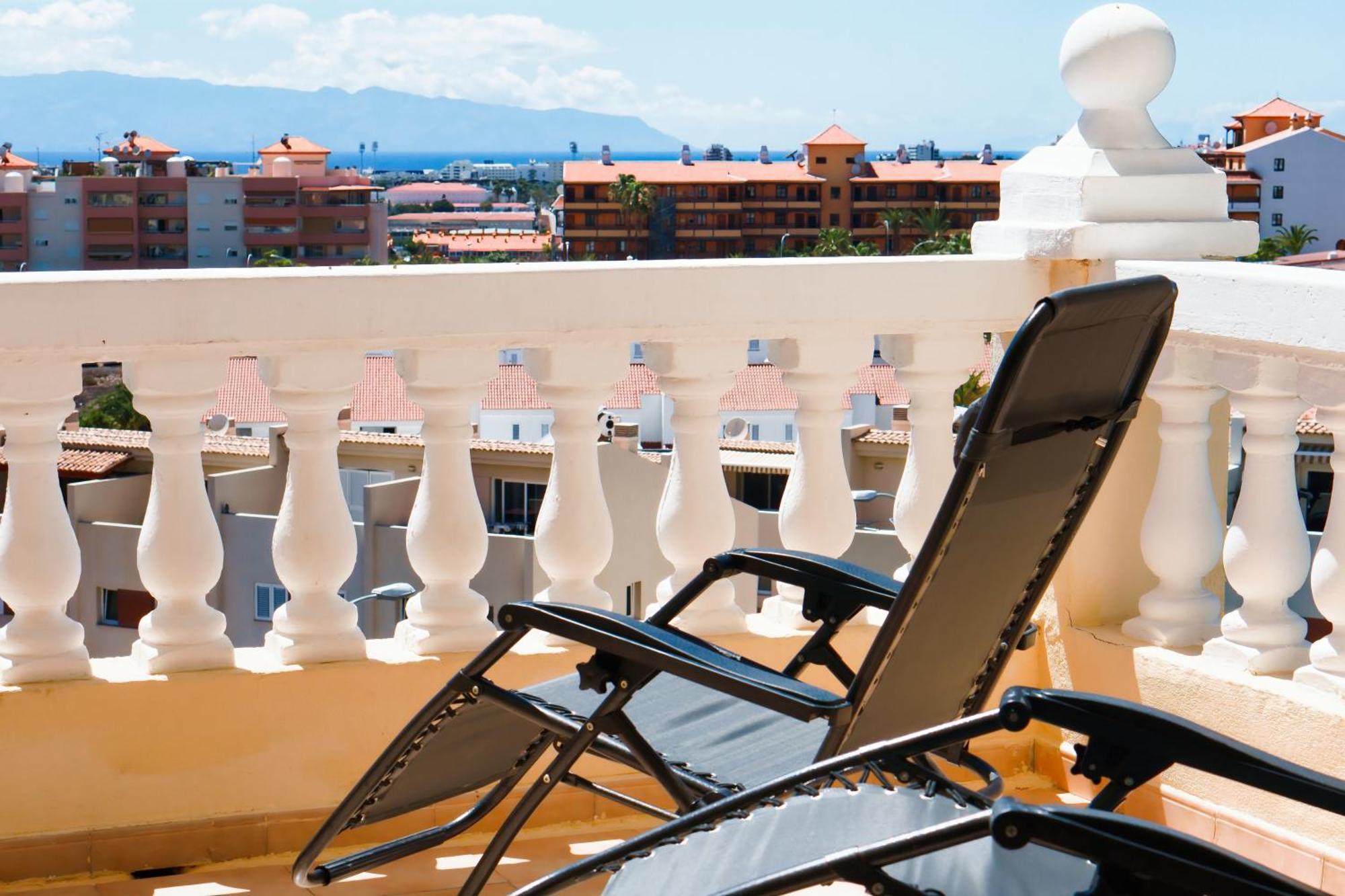 Great View, Heated Pool, Cool Design - Castle Harbour In Cristianos * Los Cristianos (Tenerife)