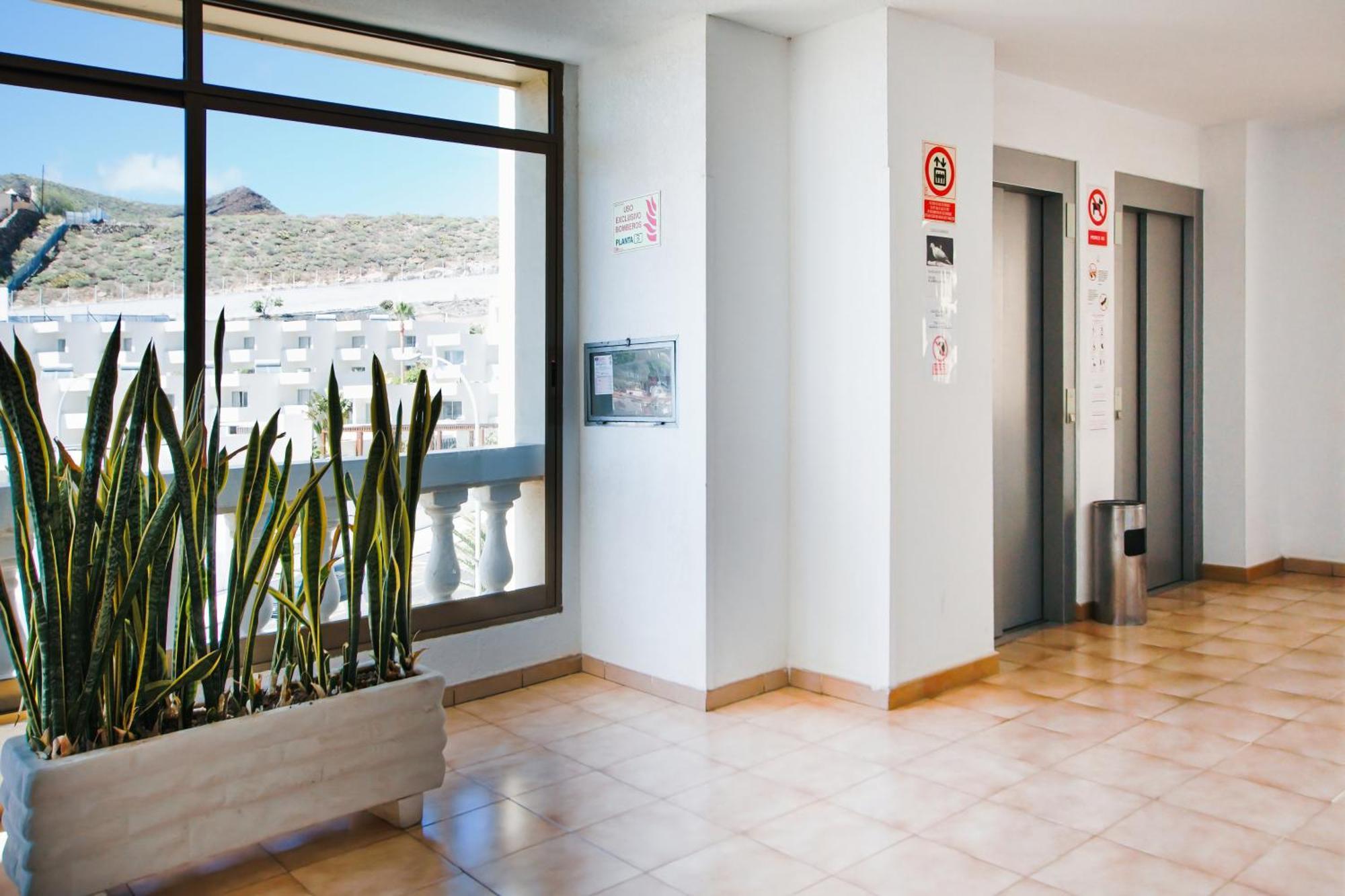 Great View, Heated Pool, Cool Design - Castle Harbour In Cristianos Apartment *