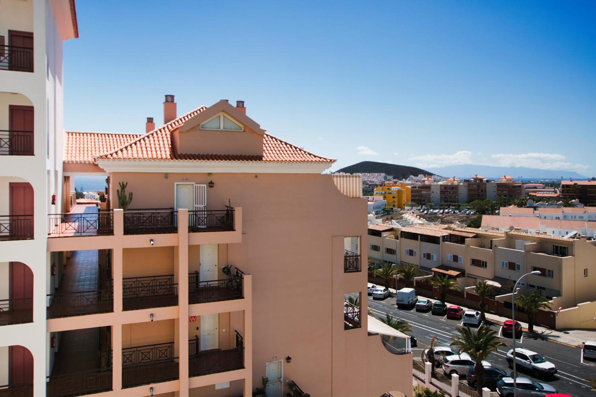 Great View, Heated Pool, Cool Design - Castle Harbour In Cristianos * Los Cristianos (Tenerife)