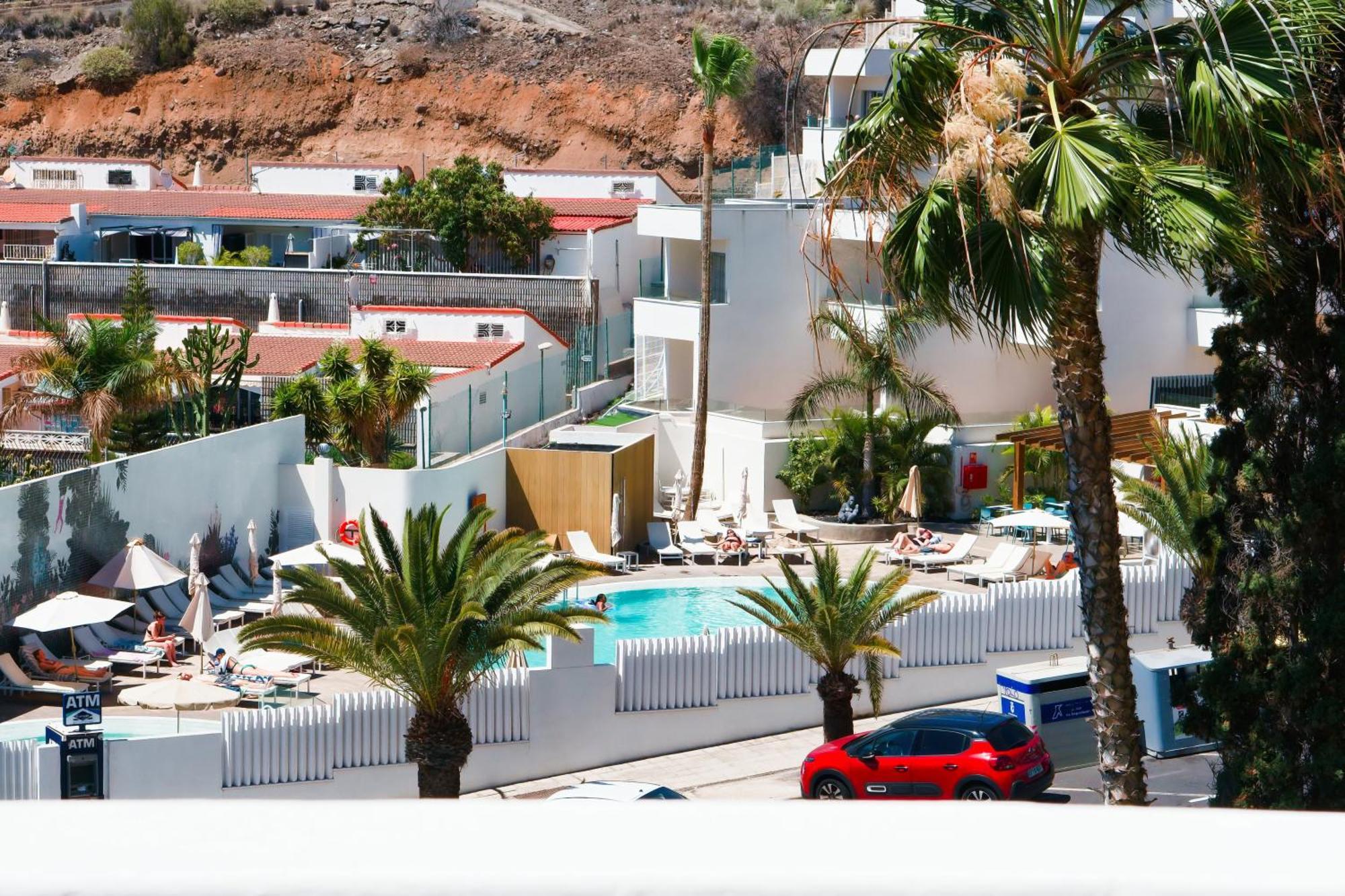 Great View, Heated Pool, Cool Design - Castle Harbour In Cristianos Apartment