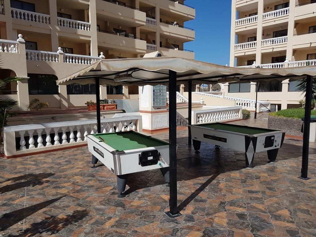 Modern Free Wifi Heated Pool Apartment