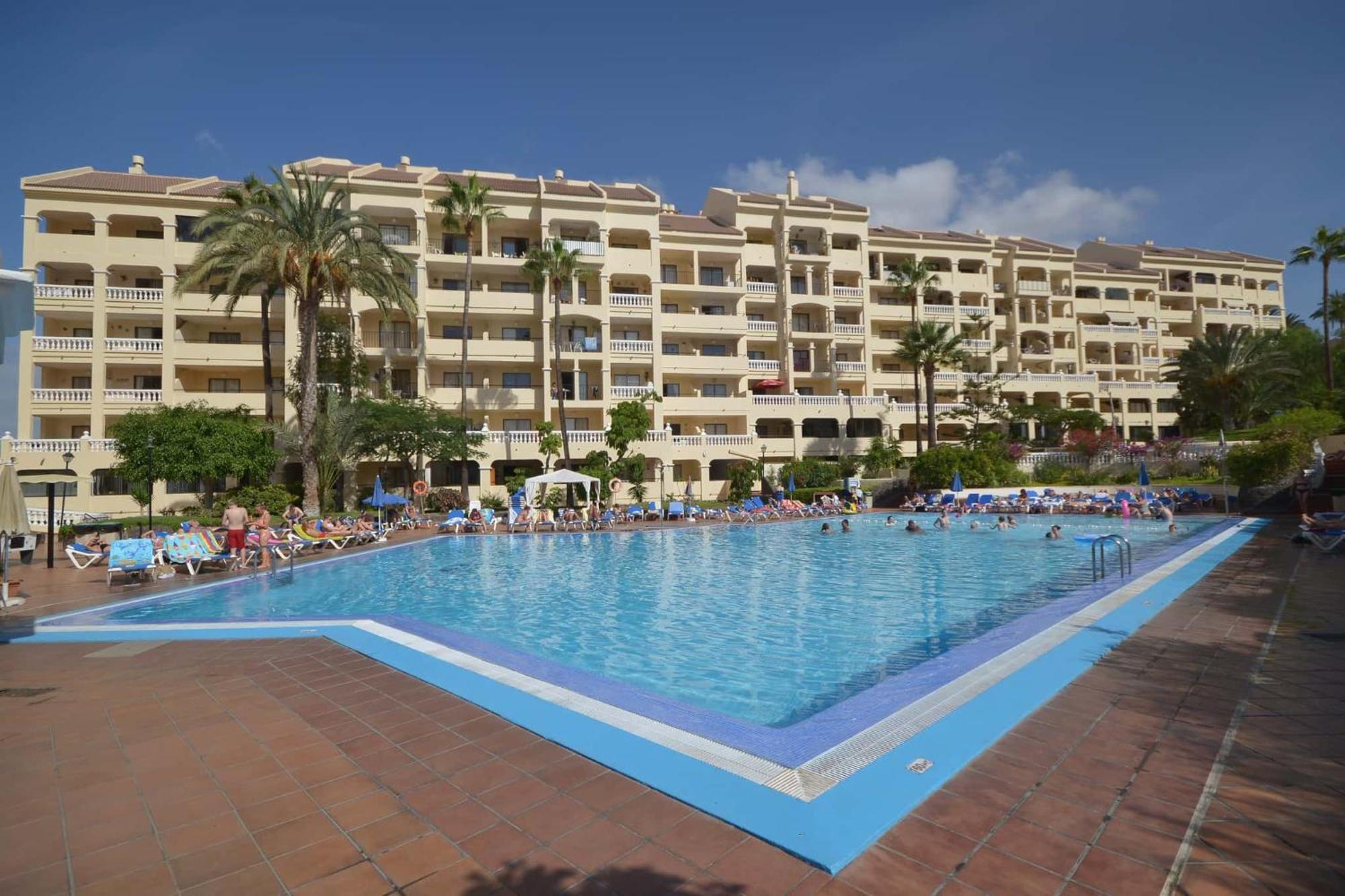 Castle Harbour 37 - Two Bed Apartment *