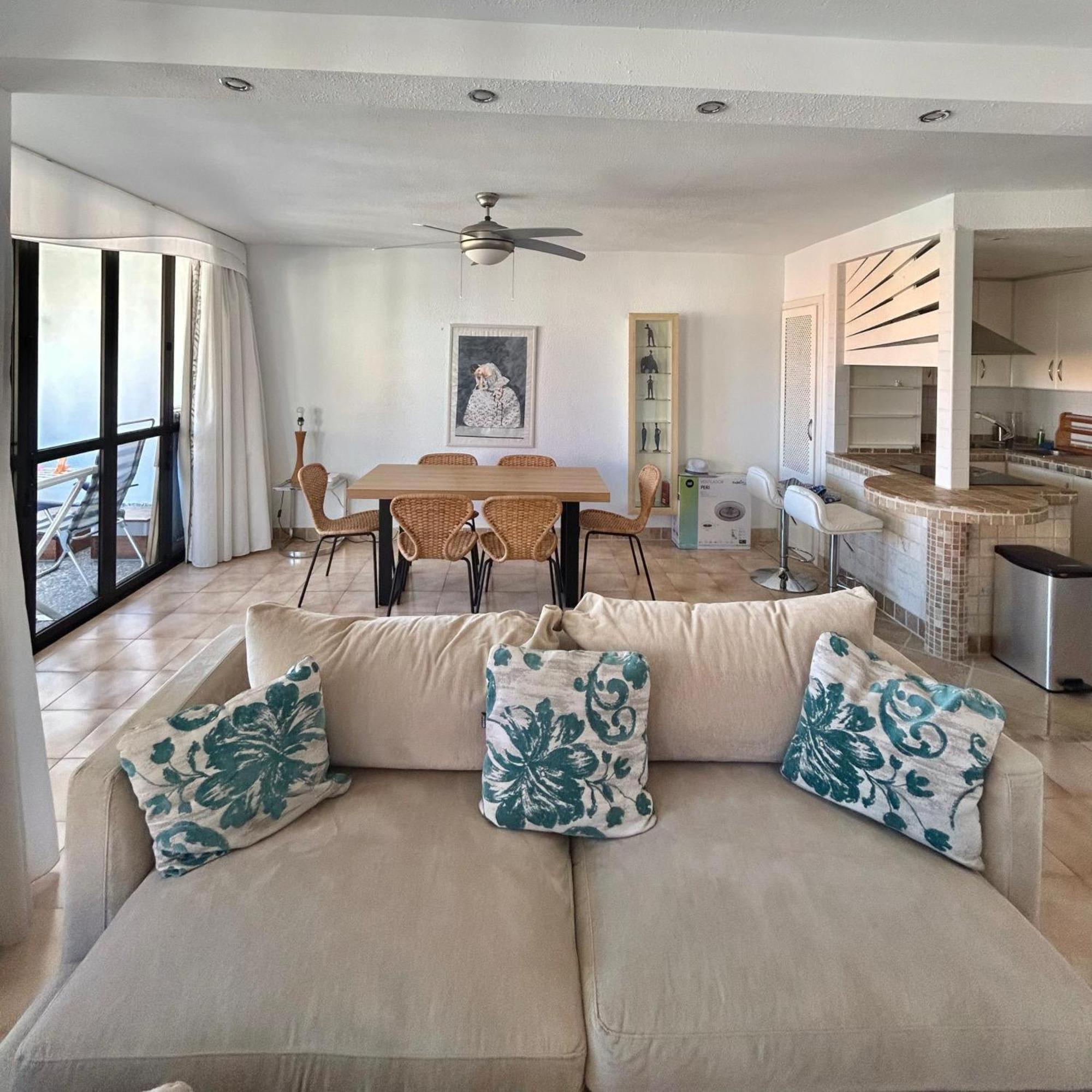 Castle Harbour 37 - Two Bed Apartment *