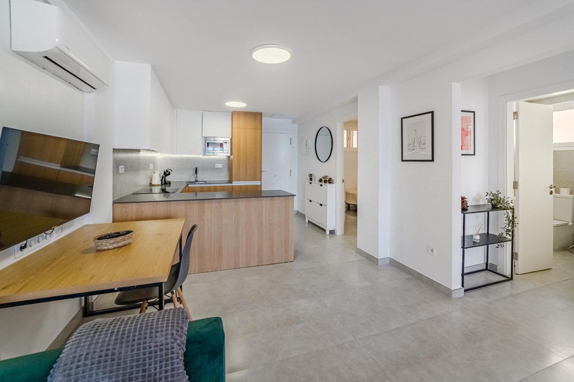 Ocean View 2bedroom In Cristianos, Heated Pool, 3 Minutes To