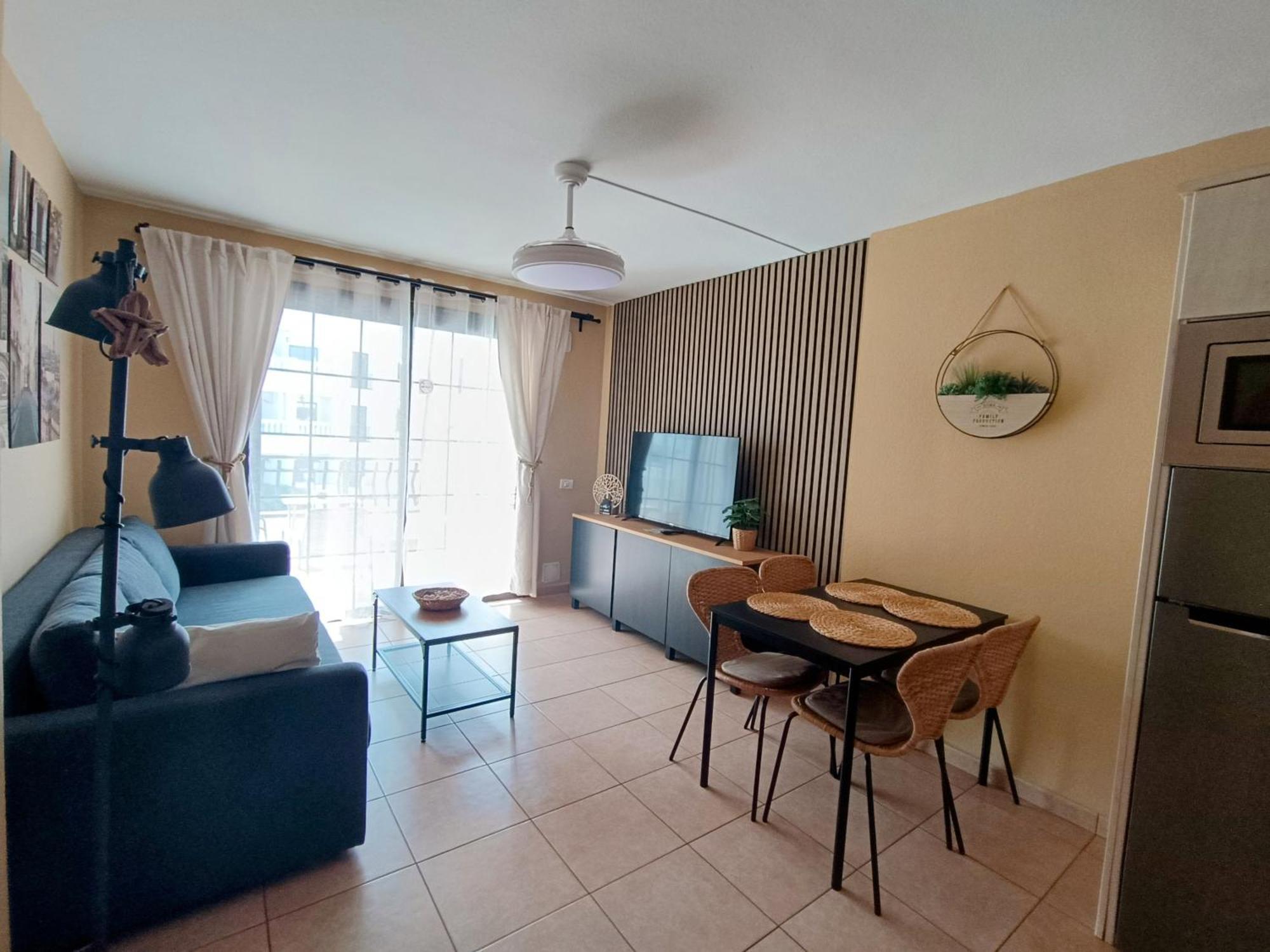 Apartment Greatly Located With Heated Pool, Cristianos Los Cristianos (Tenerife)