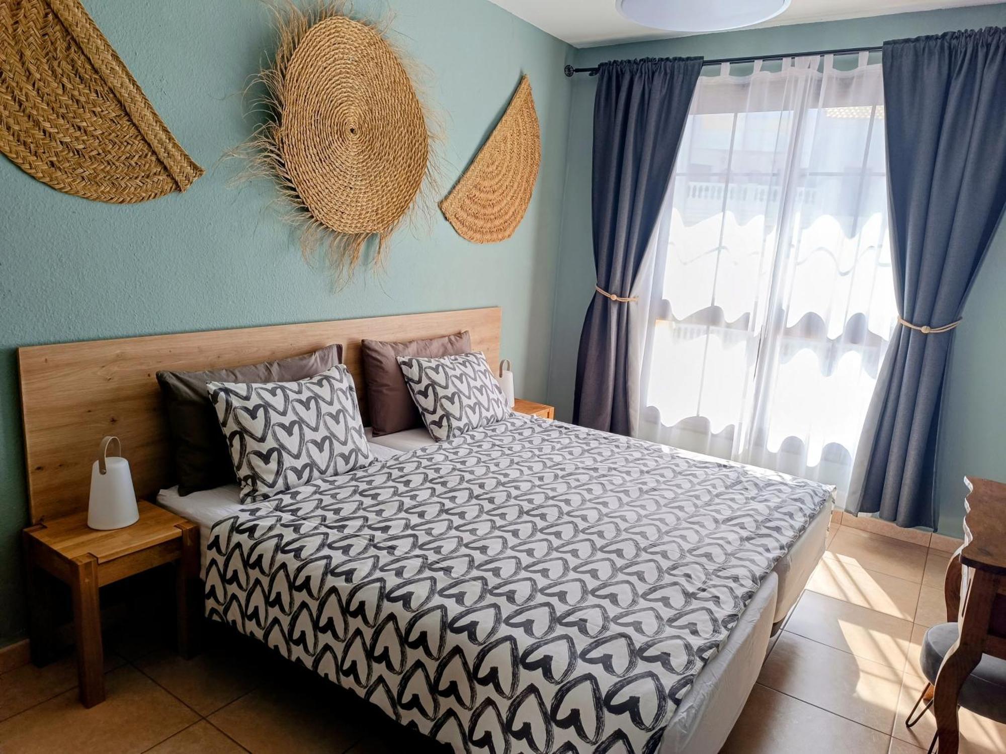 Appartement Greatly Located With Heated Pool, Cristianos