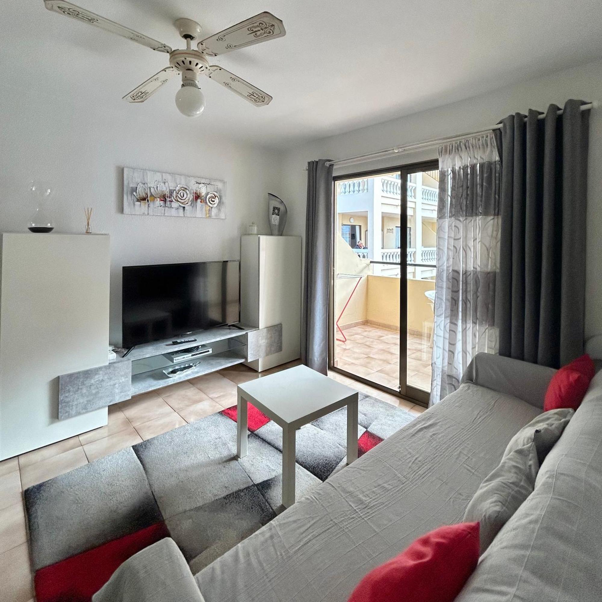 Apartment In Castle Harbour With Pool View C020 *