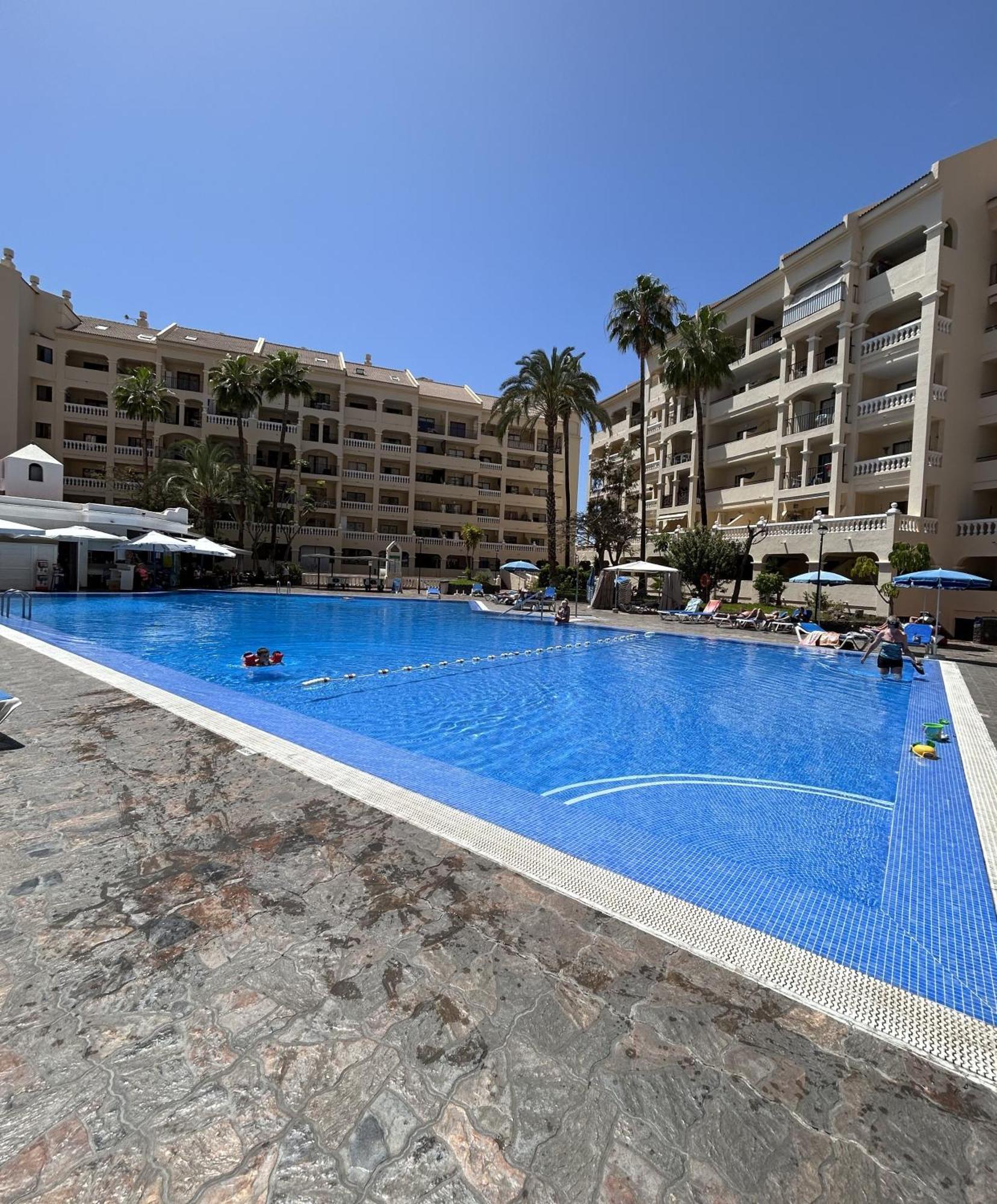 In Castle Harbour With Pool View C020 Appartement