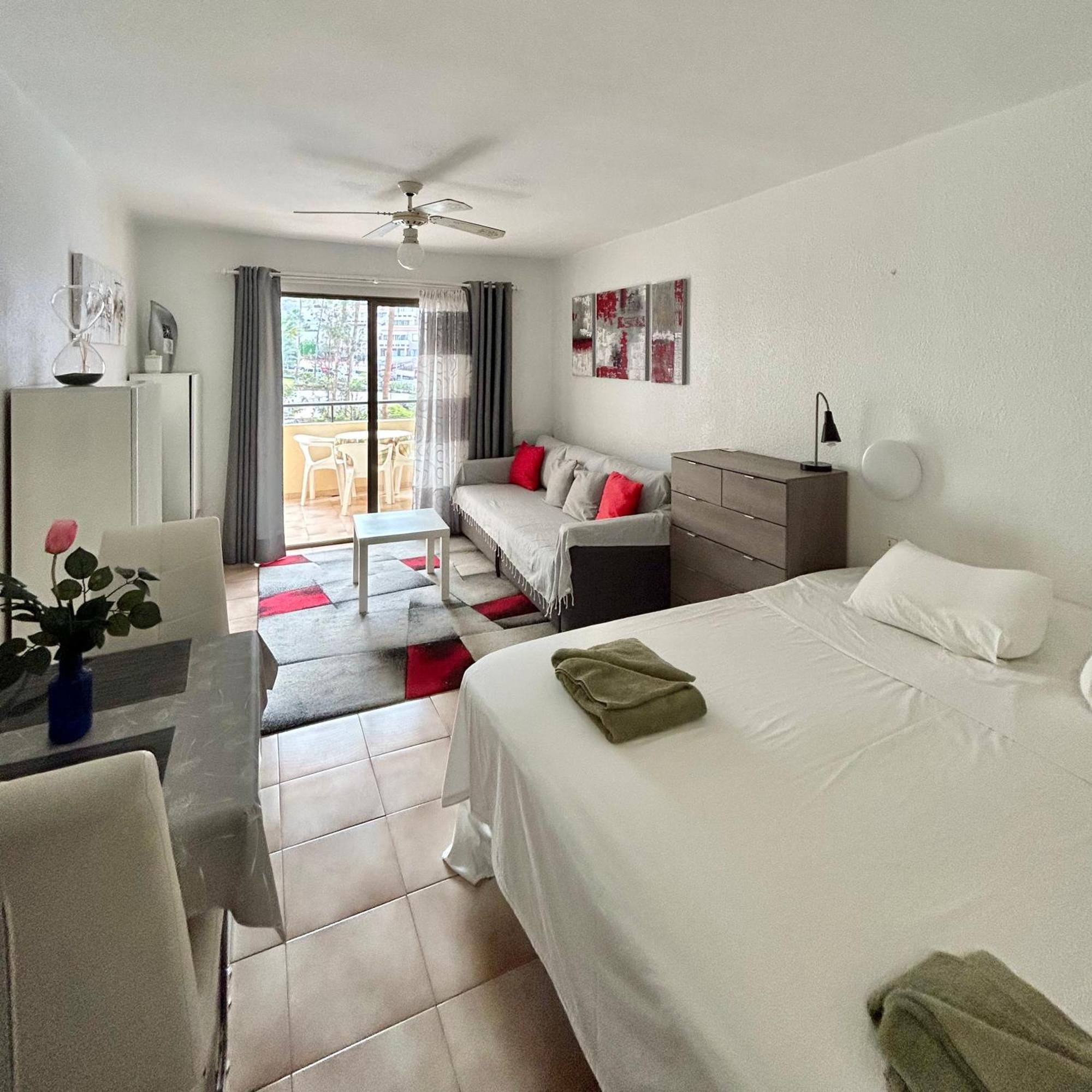 Apartment In Castle Harbour With Pool View C020 Los Cristianos (Tenerife)