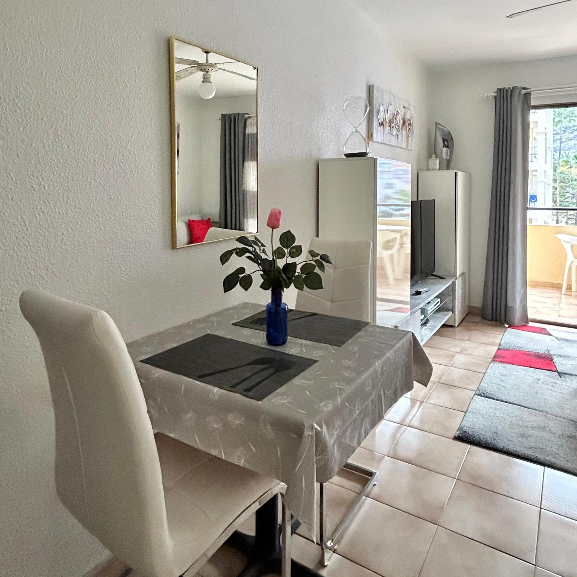 Apartment In Castle Harbour With Pool View C020 *