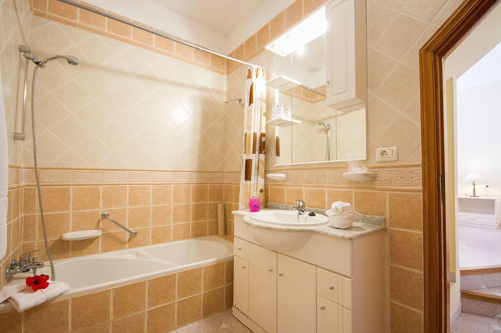 Ona Claveles Aparthotel 3*