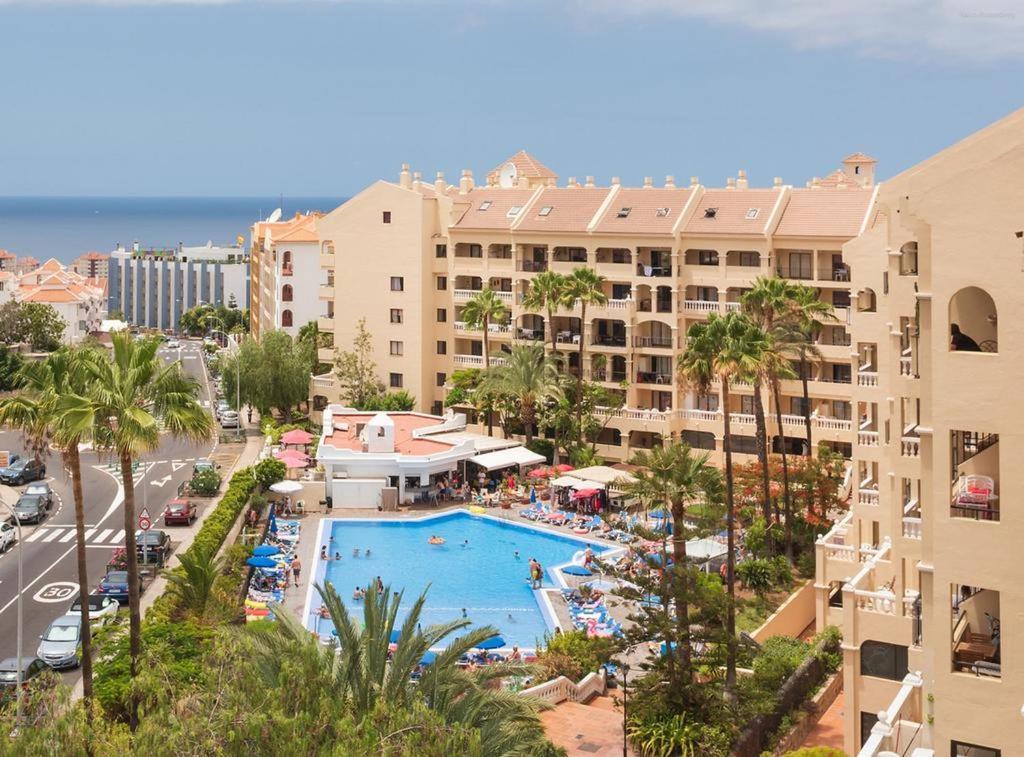 Castle Harbour Apartahotel