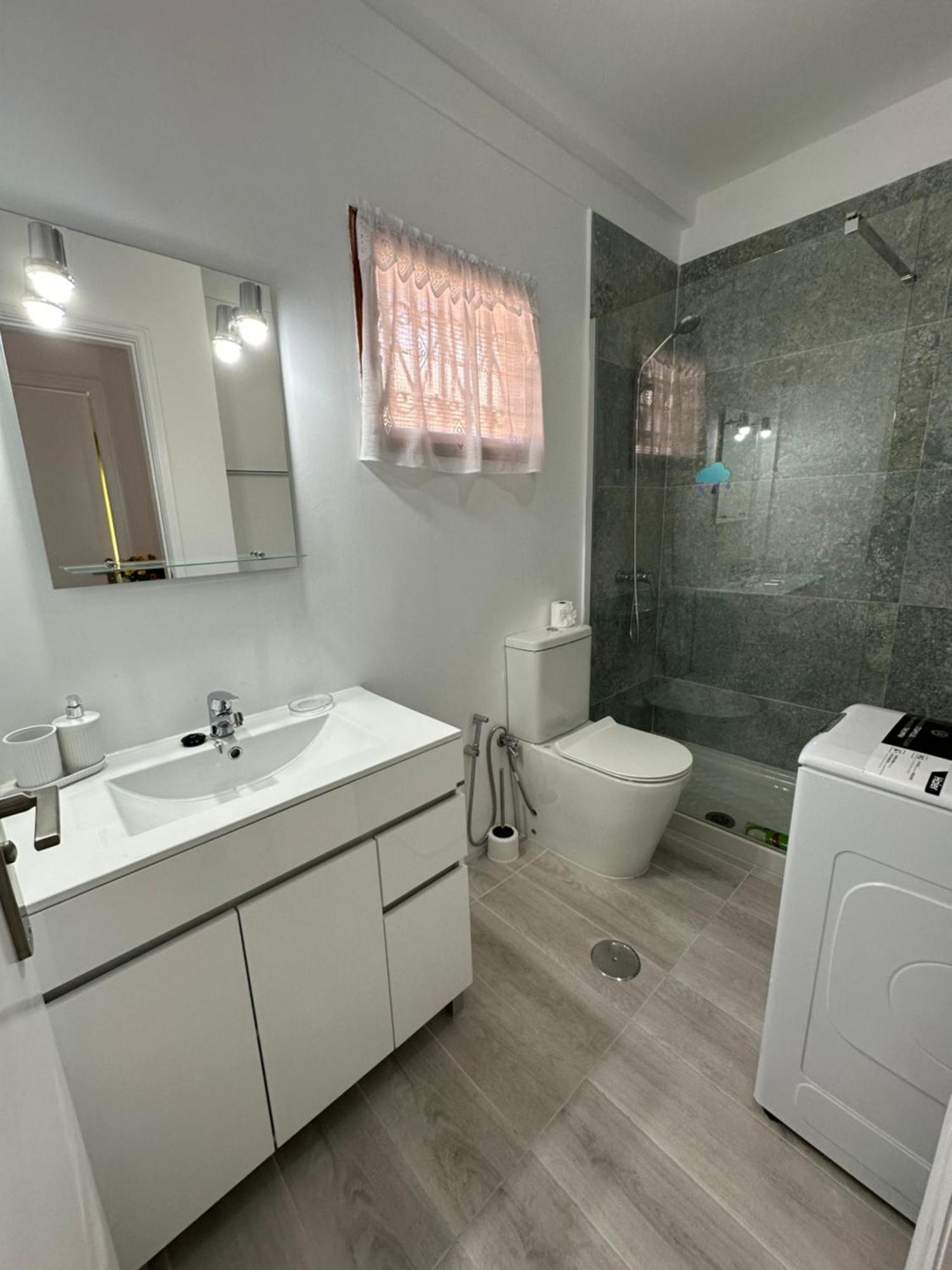 Angeles. Cristianos. Free Wifi Apartamento