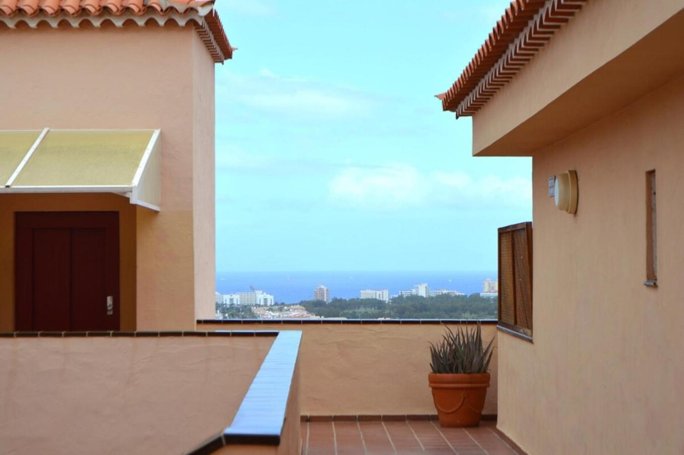 Lovely 2 Bed In Cristianos Apartment *