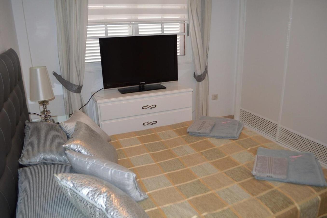 Lovely 2 Bed In Cristianos *