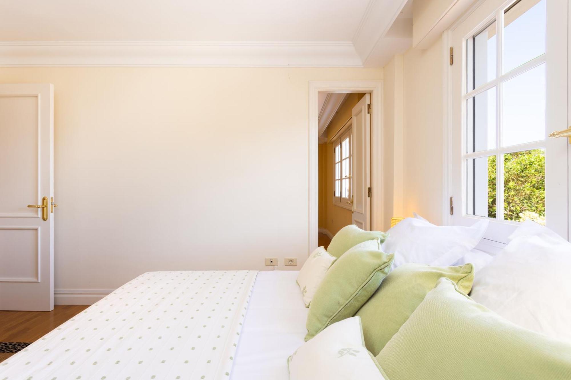 Villa Home2book Timeless Elegance Villa, Cristianos
